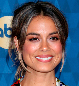 Nathalie Kelley