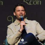 Jeremy Irvine &ndash; The Land Con 8 &ndash; Outlander: Blood of My Blood