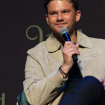 Jeremy Irvine &ndash; The Land Con 8 &ndash; Outlander: Blood of My Blood