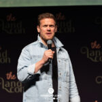 Sam Heughan &ndash; The Land Con 8 &ndash; Outlander