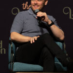 Sam Heughan – The Land Con 8 – Outlander, The Couple Next Door