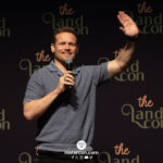 Sam Heughan – The Land Con 8 – Outlander, The Couple Next Door