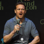 Sam Heughan – The Land Con 8 – Outlander, The Couple Next Door