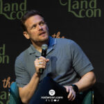 Sam Heughan – The Land Con 8 – Outlander, The Couple Next Door