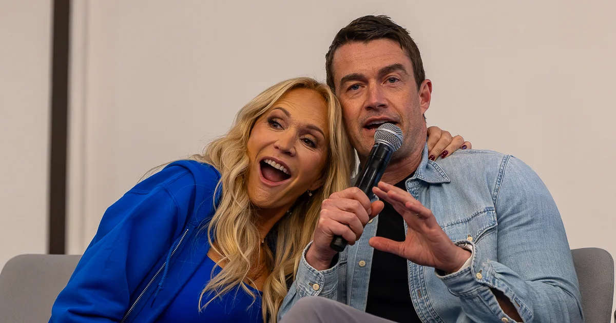 Les Fr&egrave;res Scott : Robert Buckley et Barbara Alyn Woods r&eacute;unis dans un nouveau film de No&euml;l